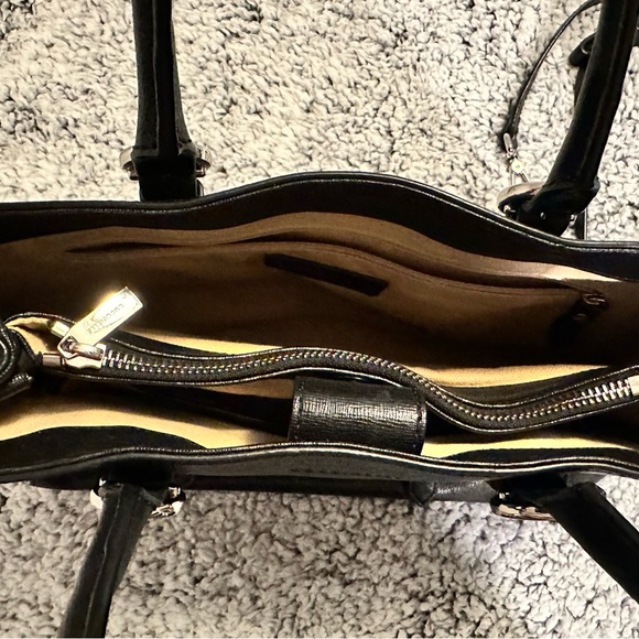 Black leather Cocinelle purse with detachable shoulder strap. - Picture 6 of 10